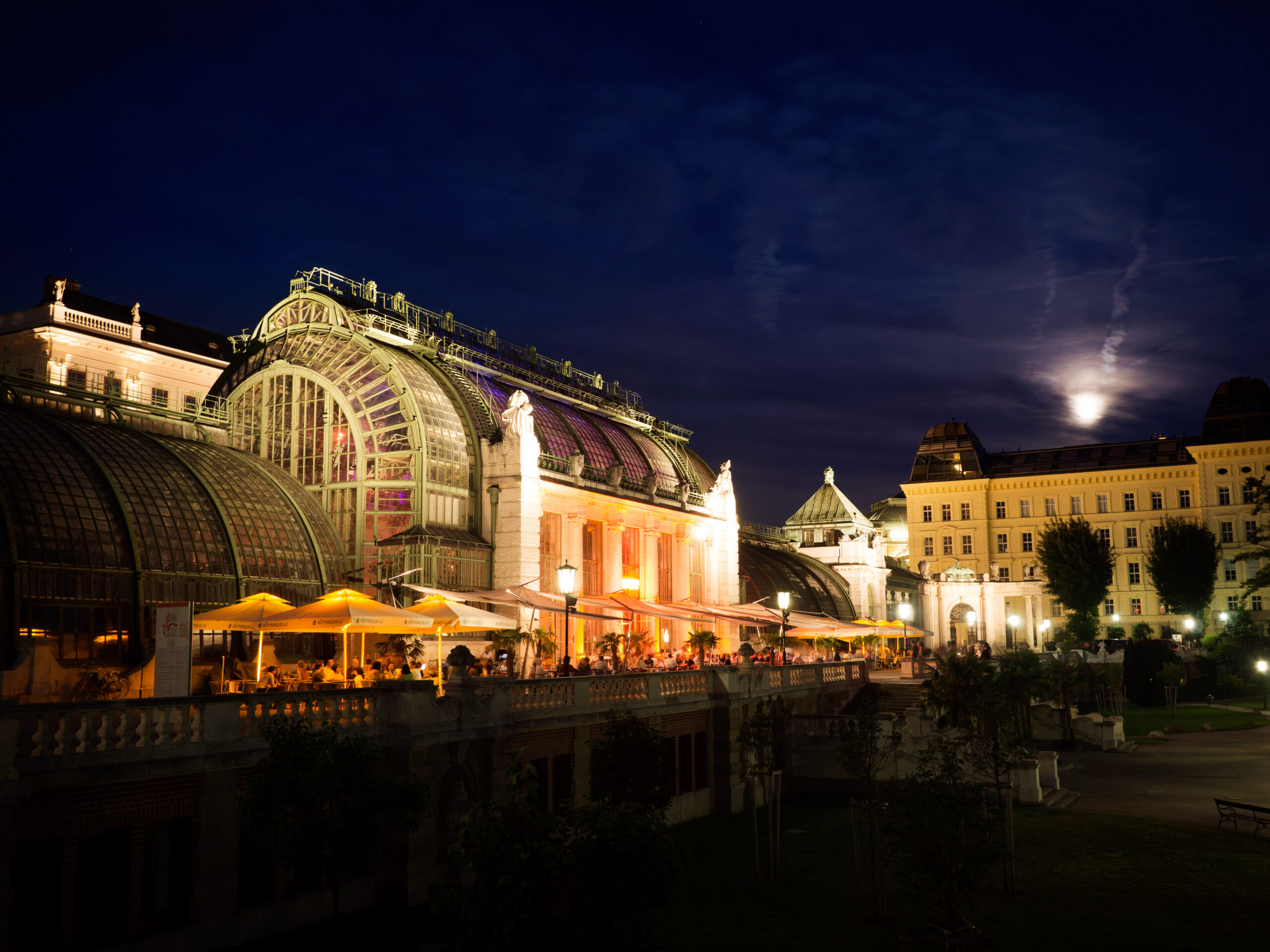 Palmenhaus Wien Außenansicht Nacht